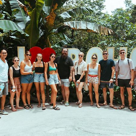Hostel Mad Monkey Panglao Exterior foto