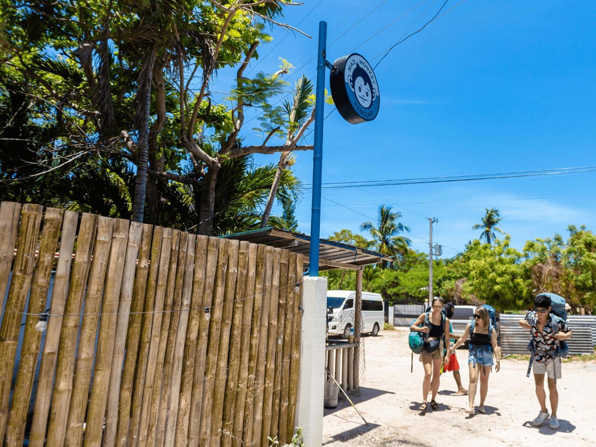 Hostel Mad Monkey Panglao Exterior foto