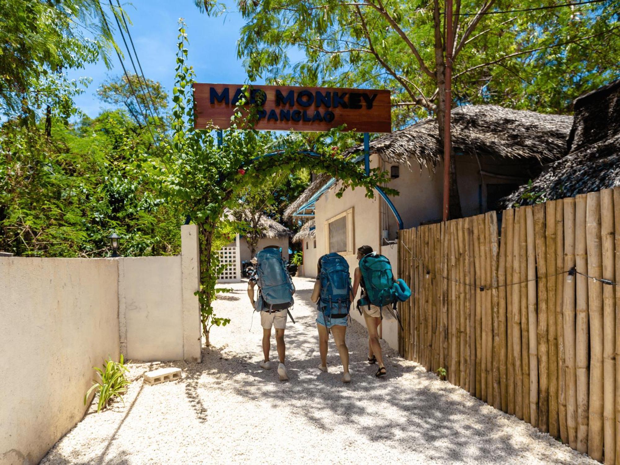 Hostel Mad Monkey Panglao Exterior foto